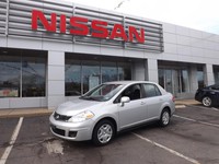 2011 Nissan Versa  U22696R